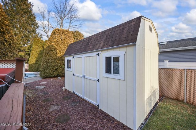 48 Hedgewood Road, Howell, NJ 07731