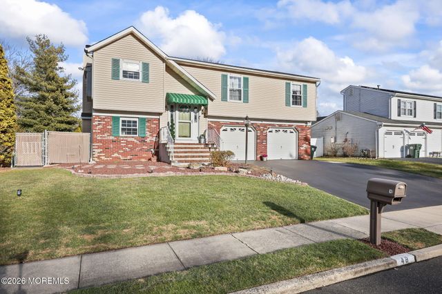 48 Hedgewood Road, Howell, NJ 07731