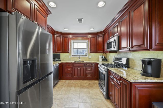 48 Hedgewood Road, Howell, NJ 07731