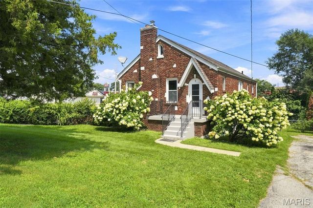 2 S Dellwood Avenue, Dellwood, MO 63135