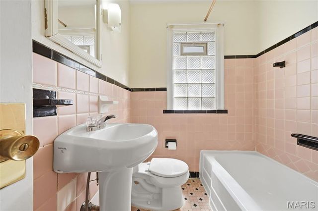 2 S Dellwood Avenue, Dellwood, MO 63135