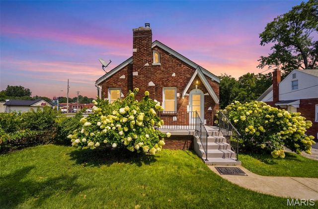 2 S Dellwood Avenue, Dellwood, MO 63135