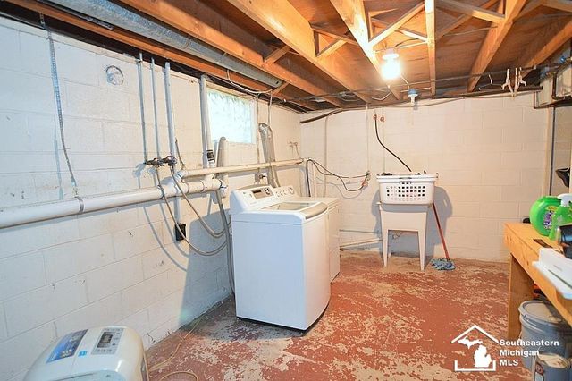 1112 S Park Drive, Temperance, MI 48182
