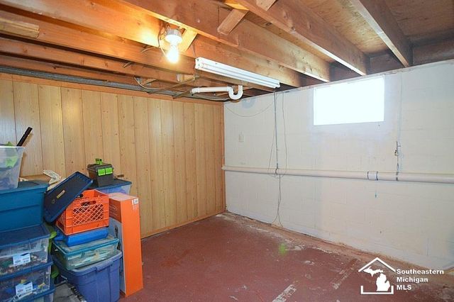 1112 S Park Drive, Temperance, MI 48182