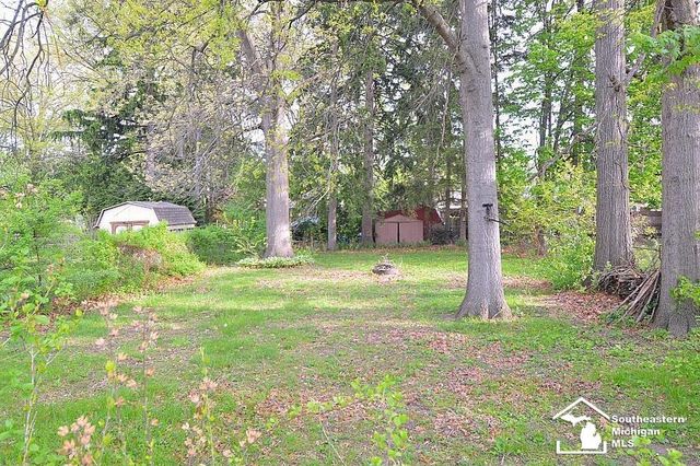 1112 S Park Drive, Temperance, MI 48182
