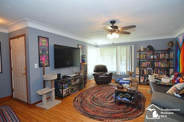 1112 S Park Drive, Temperance, MI 48182