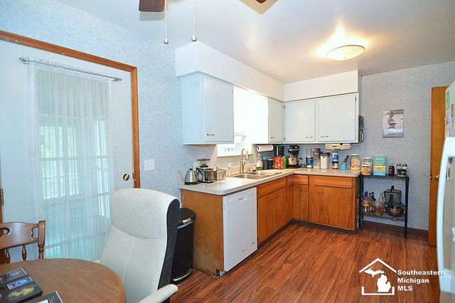 1112 S Park Drive, Temperance, MI 48182
