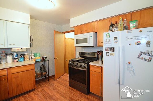 1112 S Park Drive, Temperance, MI 48182