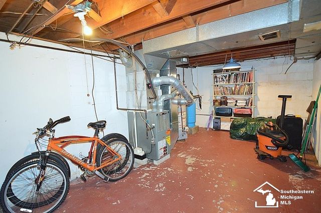 1112 S Park Drive, Temperance, MI 48182