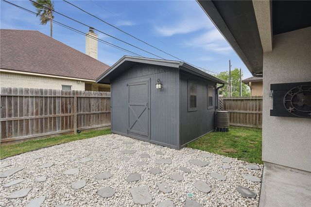19 Willow Bend St. St, Corpus Christi, TX 78413