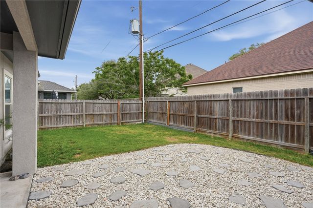 19 Willow Bend St. St, Corpus Christi, TX 78413