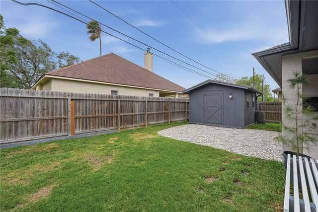 19 Willow Bend St. St, Corpus Christi, TX 78413