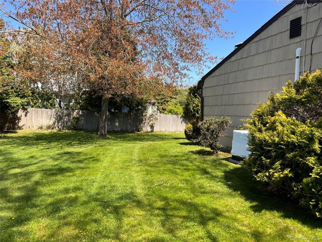 27 W Tiana Road A, Hampton Bays, NY 11946