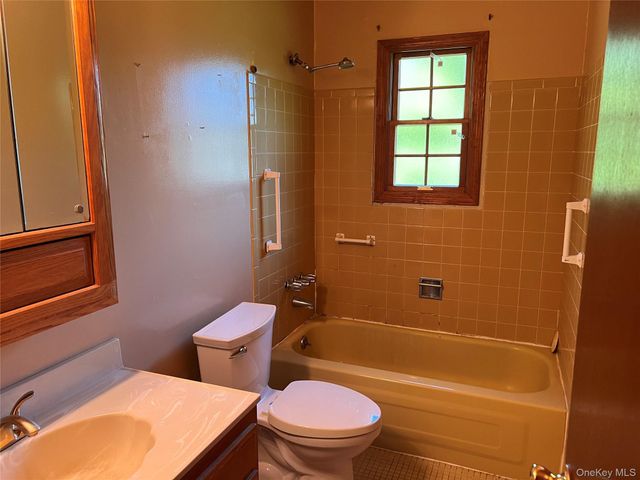 27 W Tiana Road A, Hampton Bays, NY 11946