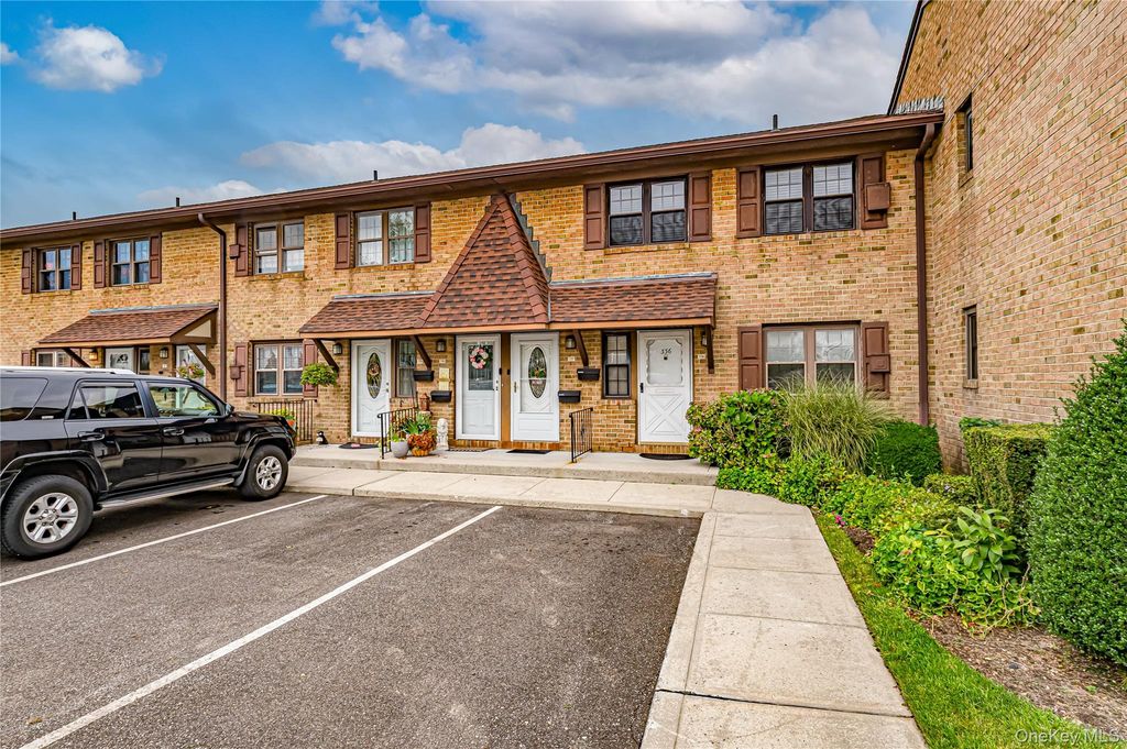 337 Mariners Way 337, Copiague, NY 11726 — photo 3