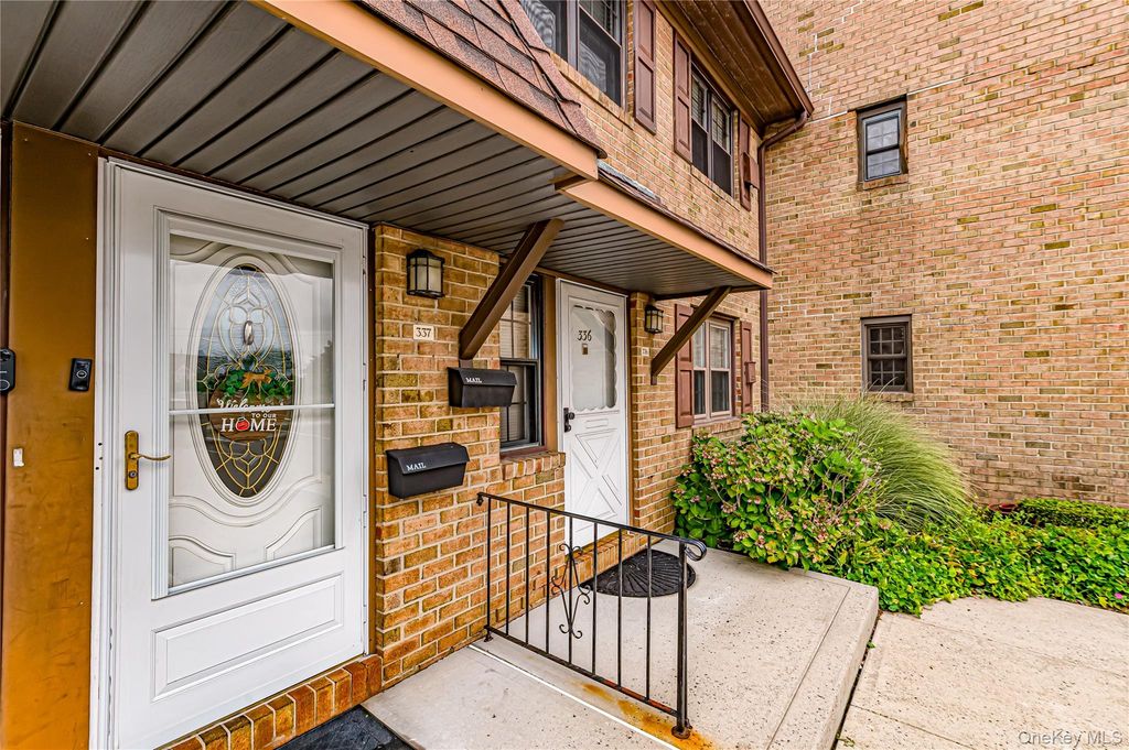 337 Mariners Way 337, Copiague, NY 11726 — photo 4