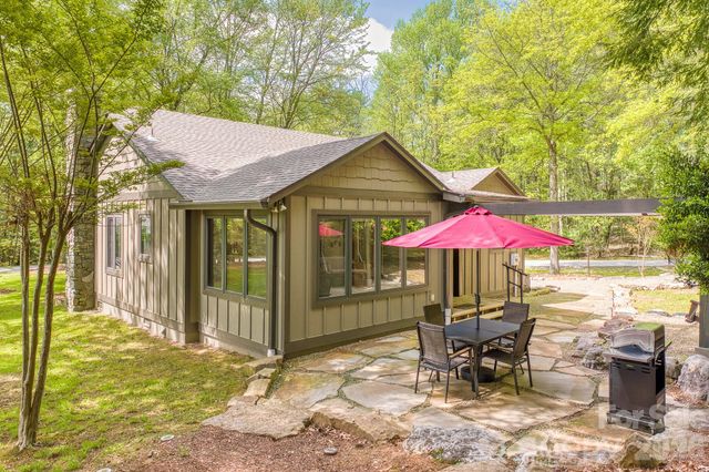 22 Dalonigei Court, Brevard, NC 28712