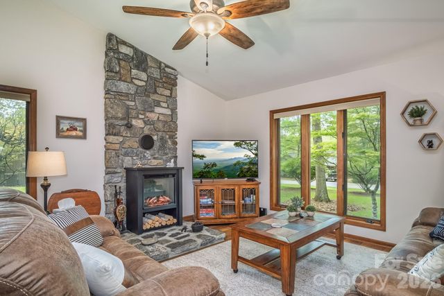 22 Dalonigei Court, Brevard, NC 28712
