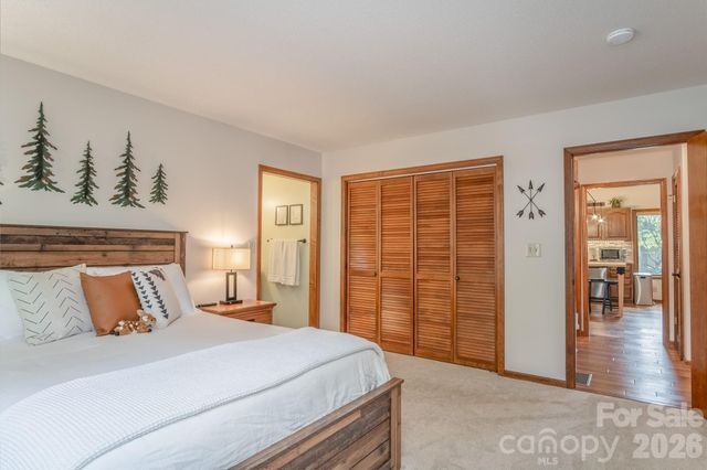 22 Dalonigei Court, Brevard, NC 28712