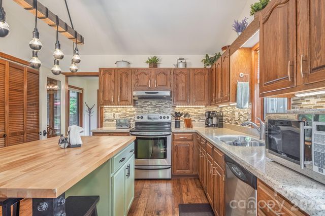 22 Dalonigei Court, Brevard, NC 28712