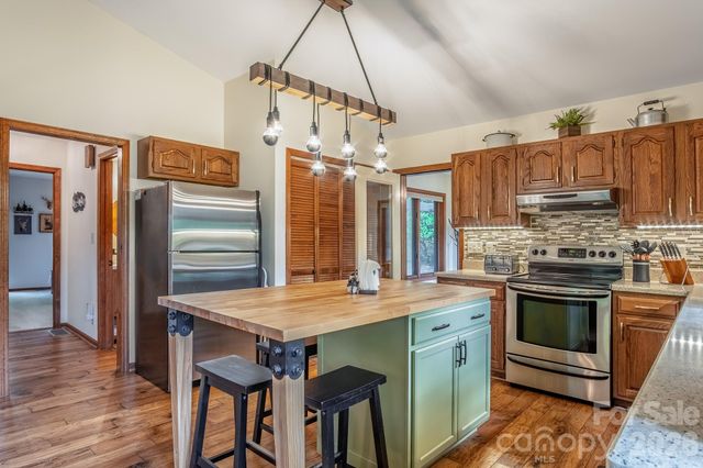 22 Dalonigei Court, Brevard, NC 28712