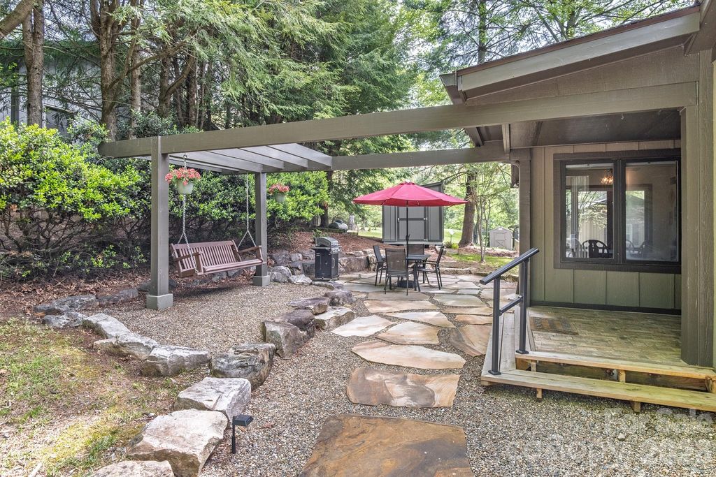 22 Dalonigei Court, Brevard, NC 28712