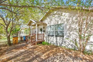 910 E 51st ST, Austin, TX 78751