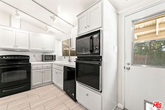 16320 Gledhill Street, North Hills, CA 91343