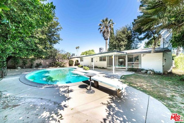16320 Gledhill Street, North Hills, CA 91343