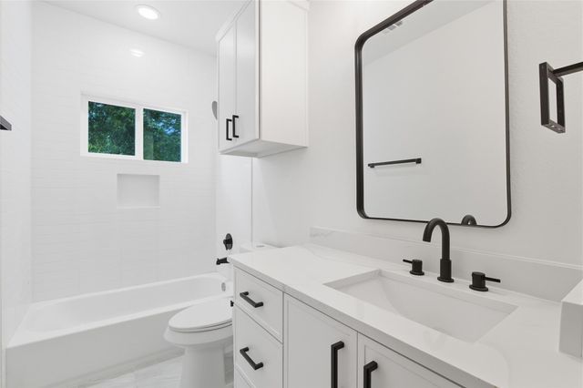 123 S Virginia Avenue, La Porte, TX 77571