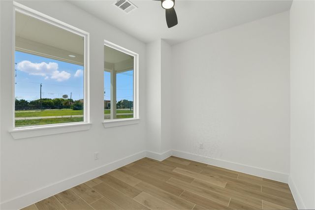 123 S Virginia Avenue, La Porte, TX 77571