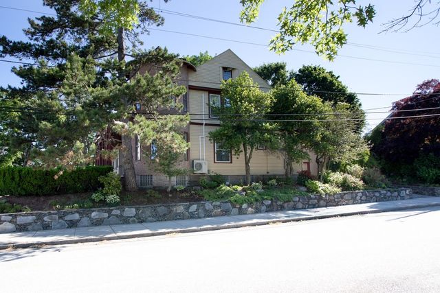 1231 Robeson St, Fall River, MA 02720