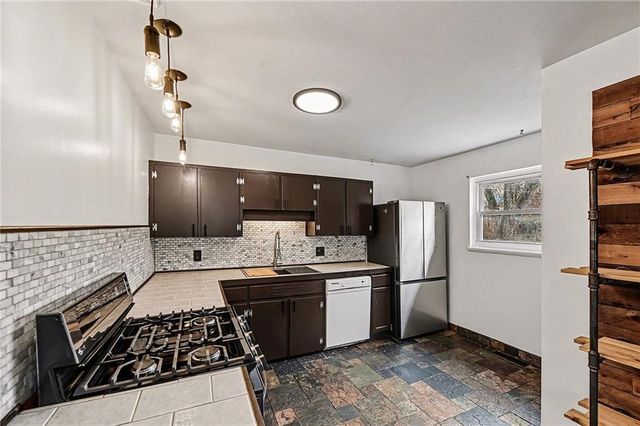 3809 E 96th Street, Kansas City, MO 64137