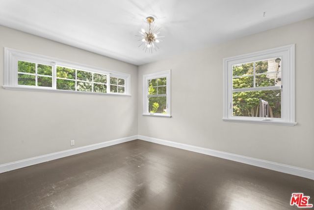 5525 Matilija Avenue, Sherman Oaks, CA 91401