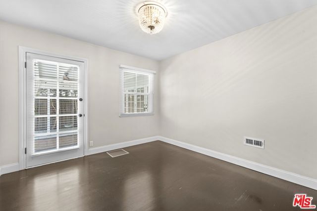 5525 Matilija Avenue, Sherman Oaks, CA 91401