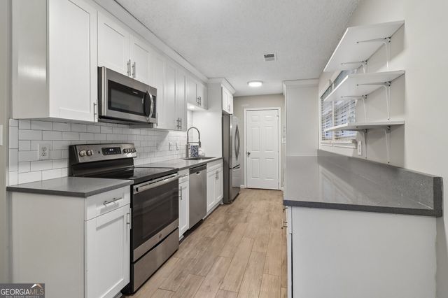 923 Bay Berry Lane, Lawrenceville, GA 30043