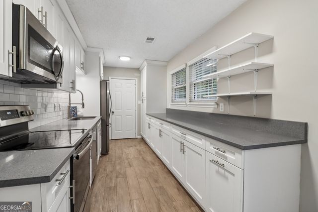 923 Bay Berry Lane, Lawrenceville, GA 30043