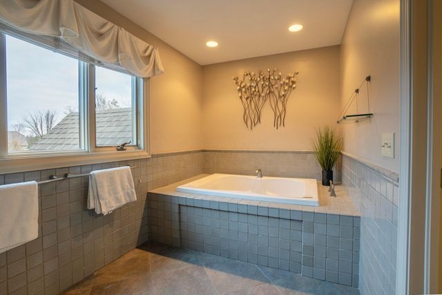 6157 Inverurie Drive E, Dublin, OH 43017
