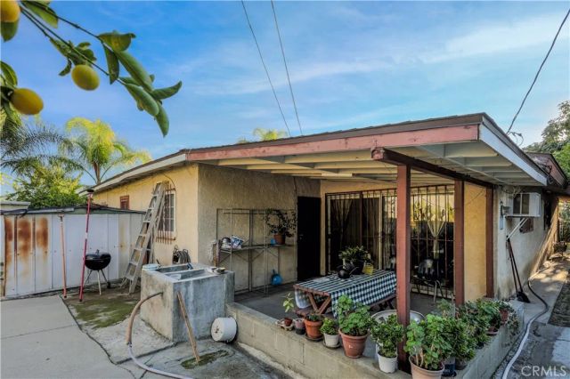 11474 Gladstone, Sylmar, CA 91342