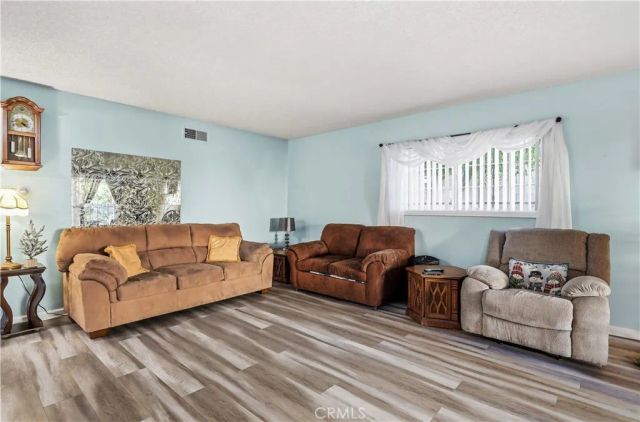 11474 Gladstone, Sylmar, CA 91342