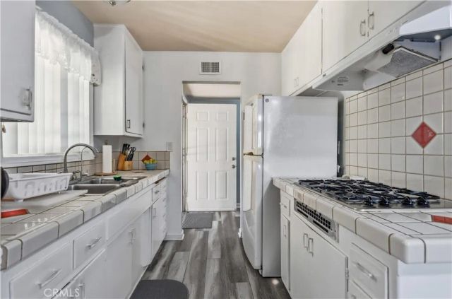 11474 Gladstone, Sylmar, CA 91342