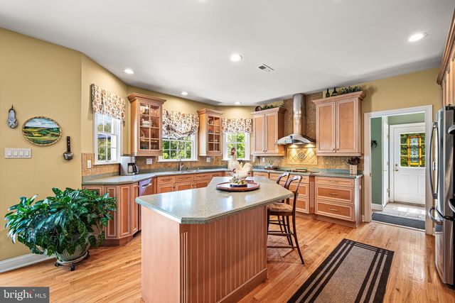 734 CORNELIA PL, Philadelphia, PA 19118