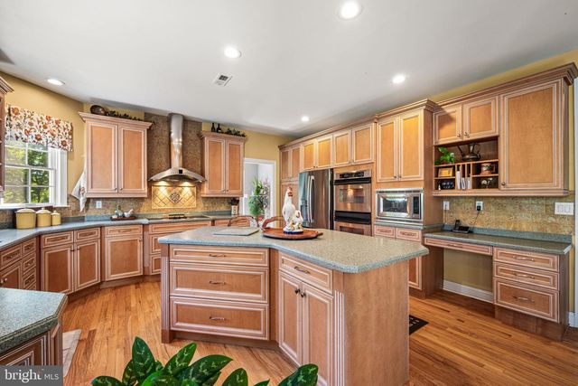 734 CORNELIA PL, Philadelphia, PA 19118