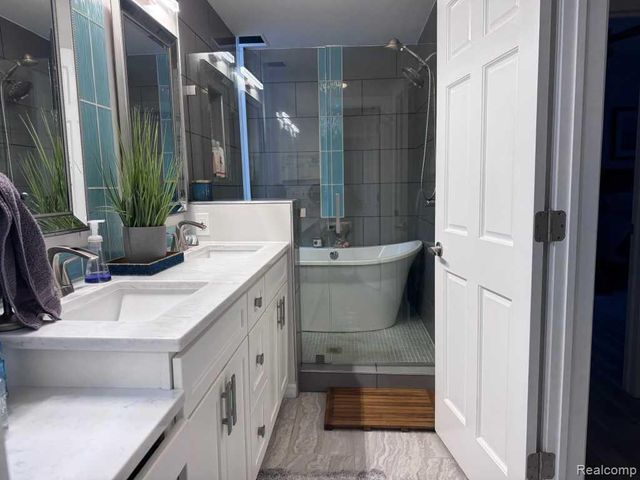 310 Pine Tree Road, Lake Orion, MI 48362