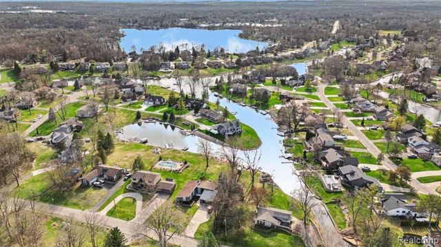 310 Pine Tree Road, Lake Orion, MI 48362