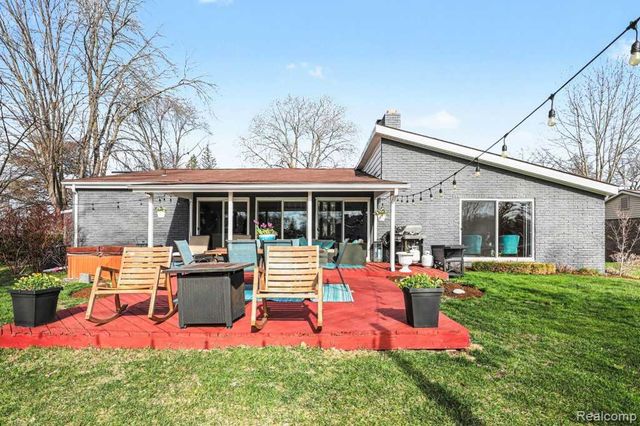 310 Pine Tree Road, Lake Orion, MI 48362