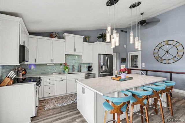 310 Pine Tree Road, Lake Orion, MI 48362