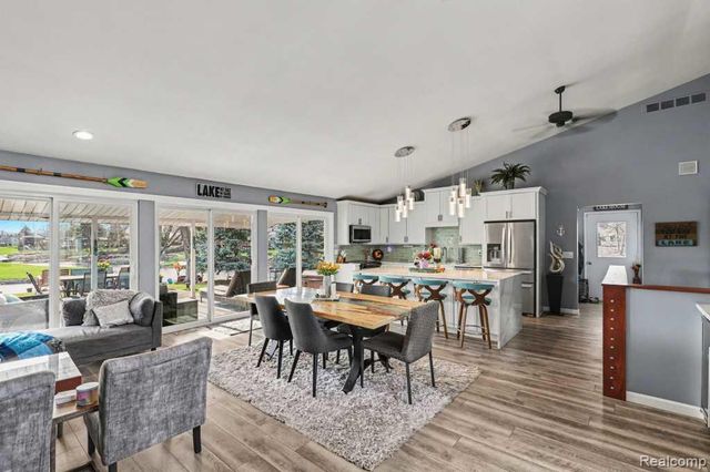 310 Pine Tree Road, Lake Orion, MI 48362