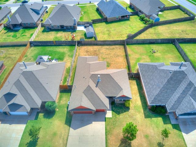 708 Redvine Road, Yukon, OK 73099