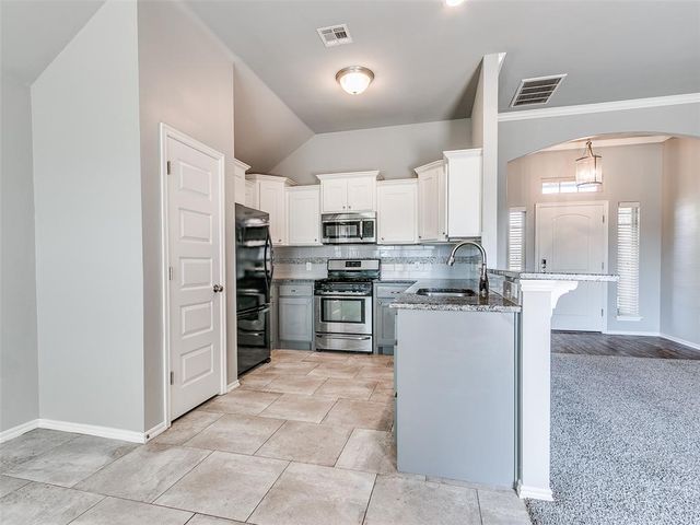 708 Redvine Road, Yukon, OK 73099